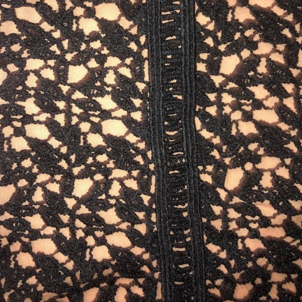 KENDALL + KYLIE BLACK LACE CROTCHET MINI SKIRT AND CROP TOP SET - Picture 8 of 9